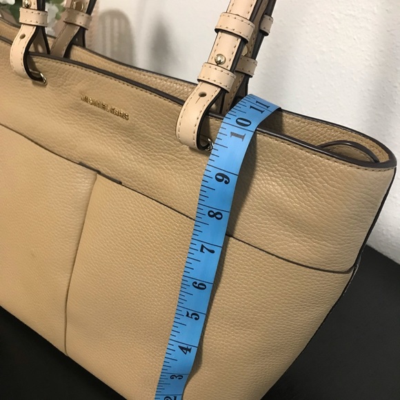 Michael Kors Bedford Medium Tote Handbag and Wallet - Picture 13 of 15